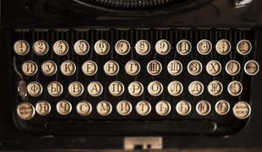 Roman scurt la mașină de scris