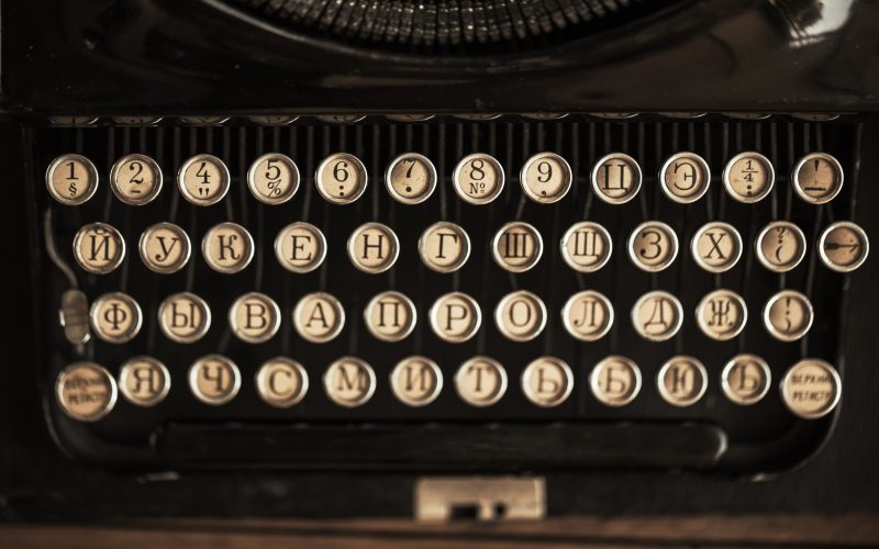 Roman scurt la mașină de scris
